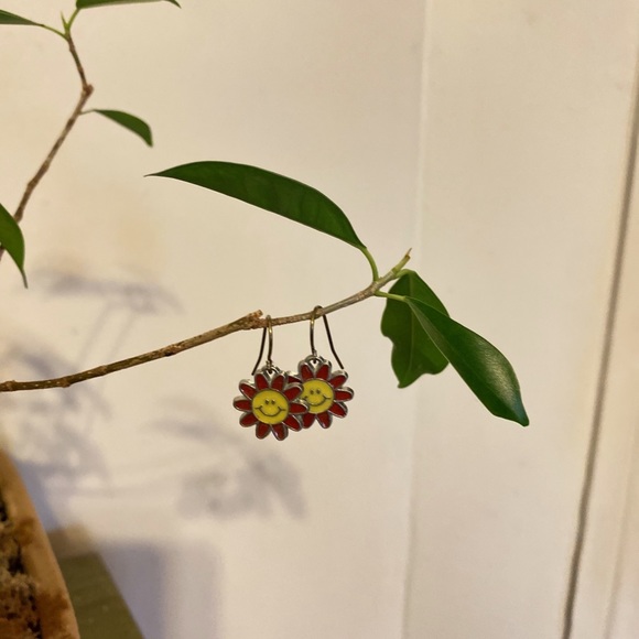 ✨ SMILING SUN EARRINGS✨ - Picture 4 of 4
